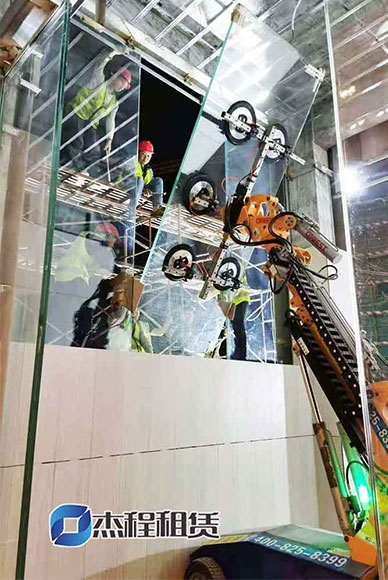 小型玻璃吸盤機出租應(yīng)用于碧桂園玻璃安裝